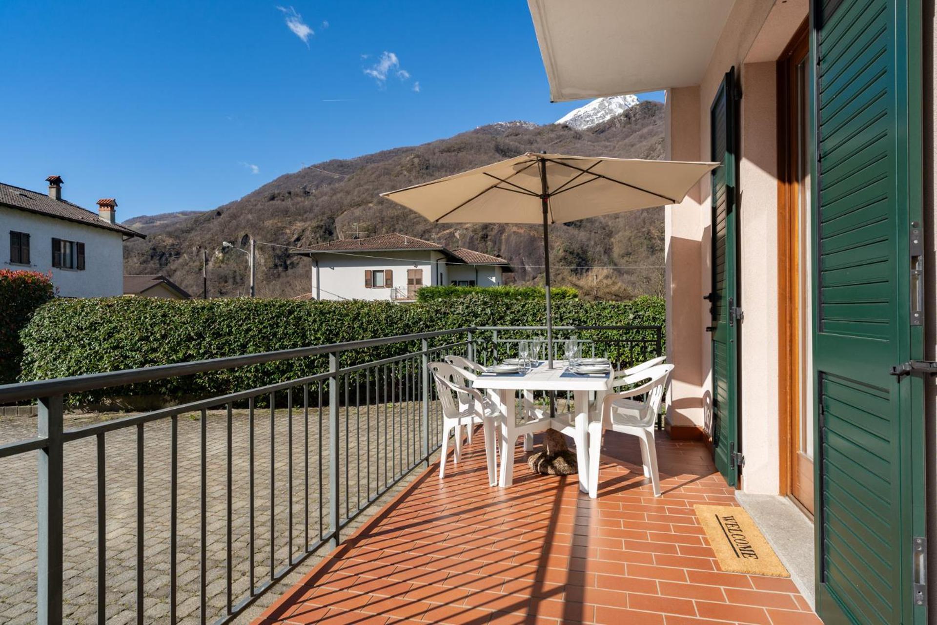 Terrazza Fucinetta Apartman Introbio Kültér fotó